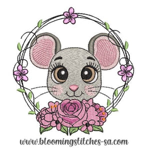 Mouse in wreath